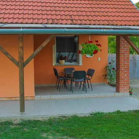 Holiday home Monika Apartman *